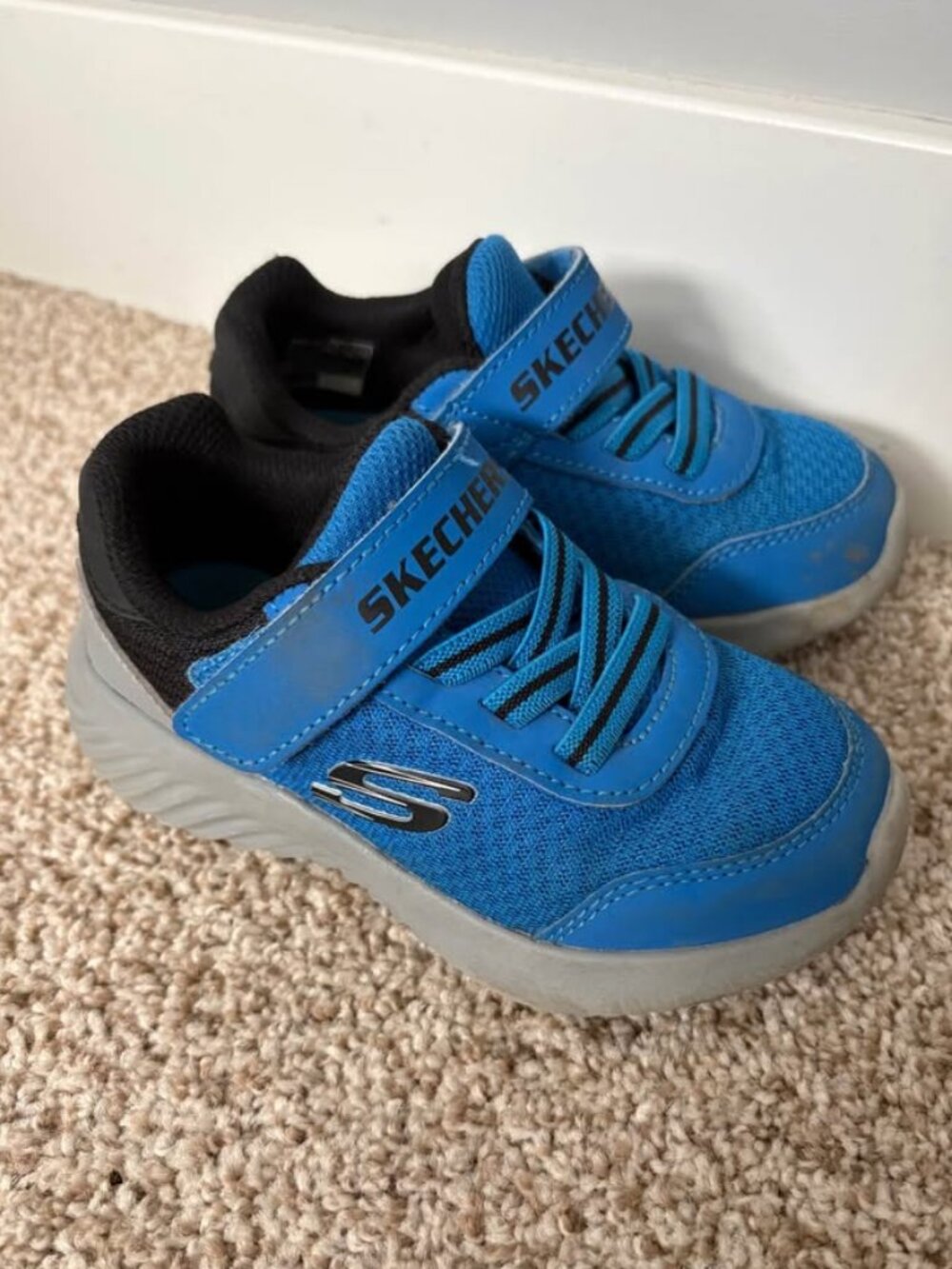 EUC Toddler Boys Skechers Shoes - Size 8